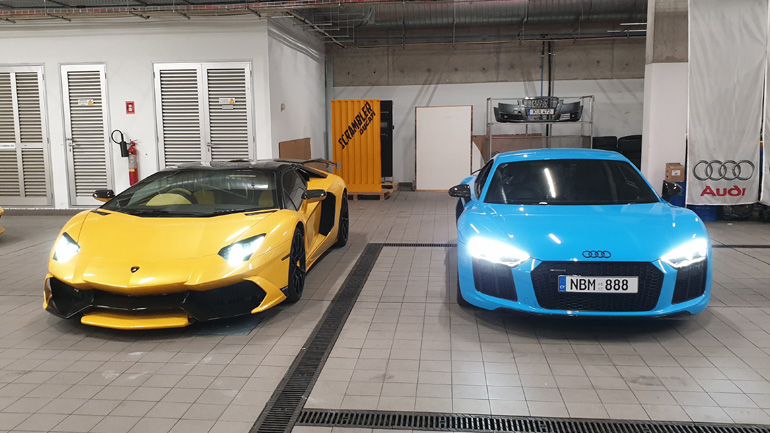 Πόσο πολεμικός είναι ο ήχος από δύο super cars;